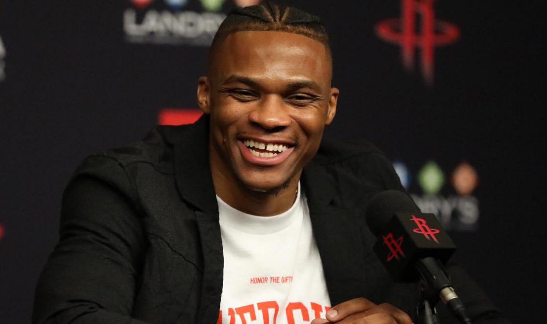 李嗣镕姐弟俩观战足协杯决赛，姐姐晒明媚穿搭，与张稀哲合影（足协杯决赛现场：李嗣镕姐弟看台现身，姐姐晒清新穿搭并与张稀哲合影）