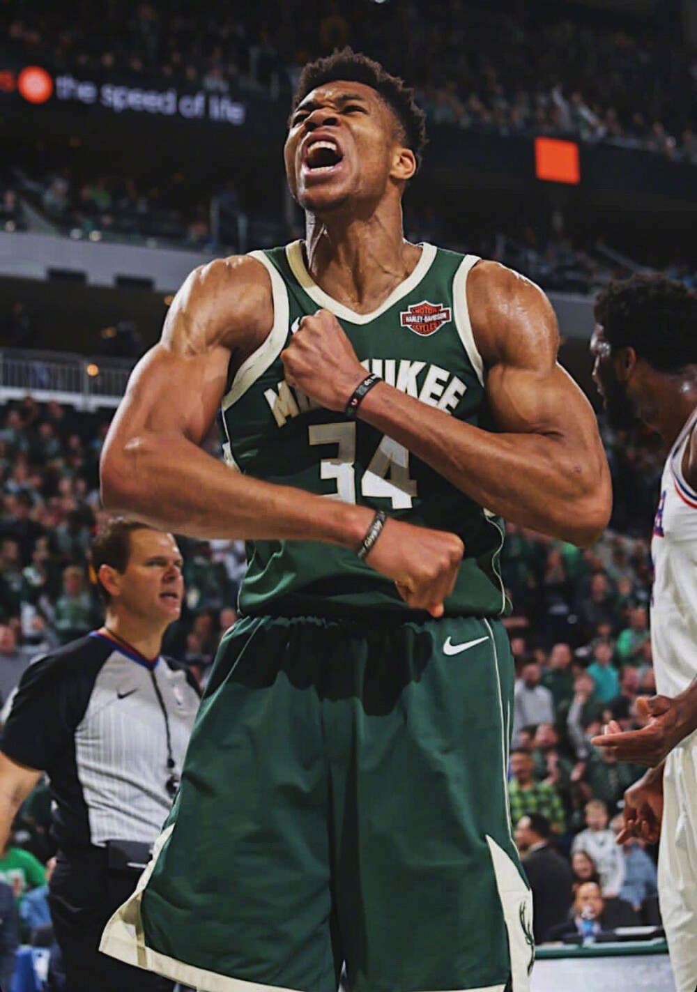 皇马维尼修斯关键进球锁定胜局（维尼修斯制胜球助皇马拿下三分）