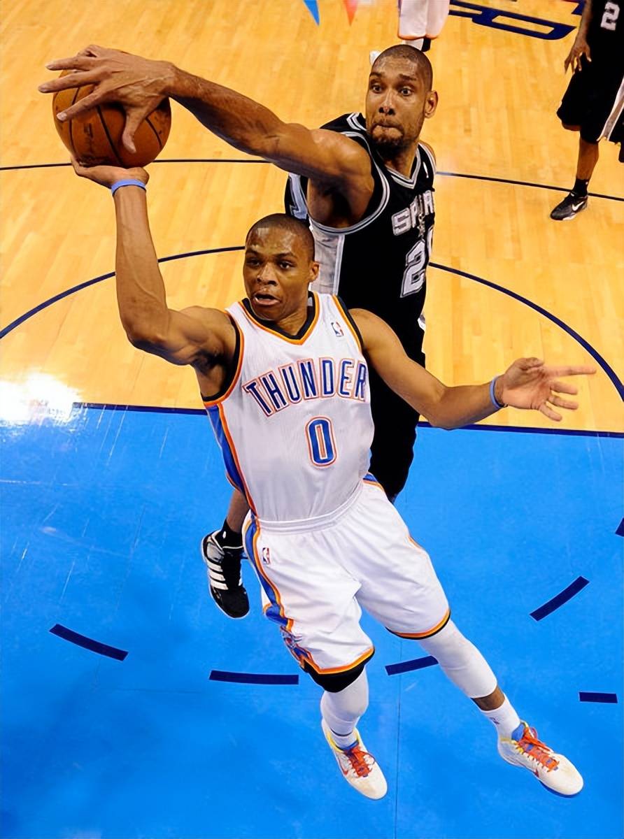 天壤之别！骑士上赛季前25场21胜4负，本赛季14胜11负（反差巨大：骑士上季前25战21胜4负，本季仅14胜11负）